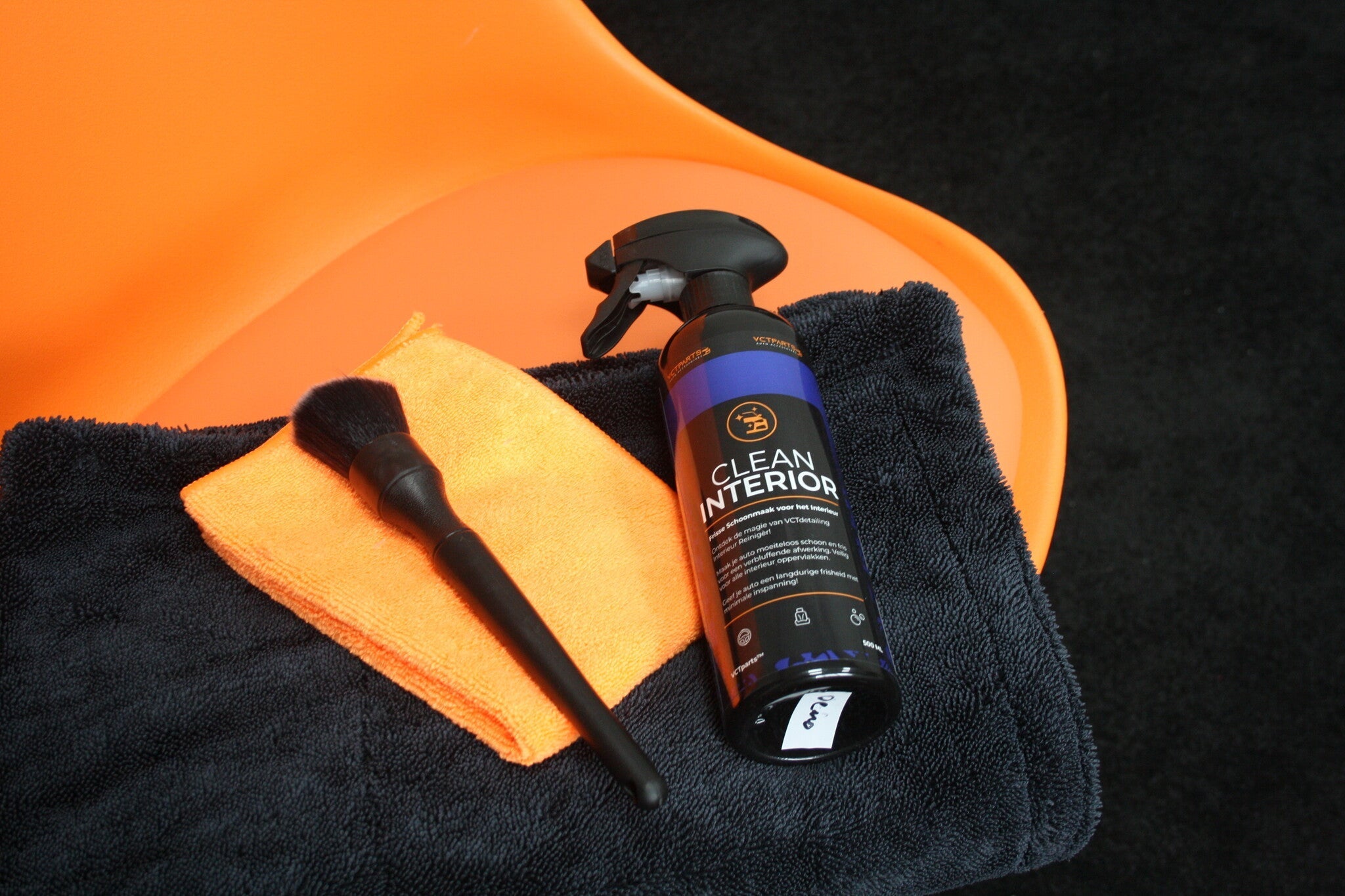Clean Interior Stap voor Stap Handleiding Interieurreiniger: Zo Houd je het Interieur van je Auto Brandschoon! - VCTparts.nl
