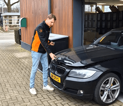 Zo Open en Sluit je de Motorkap Correct – Voorkom Schade en Onveilige Situaties - VCTparts.nl