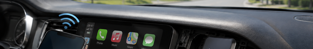 Carplay Box banner - compacte CarPlay-adapter achter het dashboard met verbonden telefoon | VCTparts
