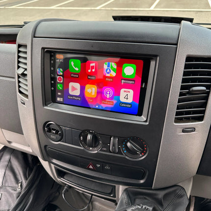CarPlay & Android Auto Scherm voor Mercedes Benz Sprinter, Volkswagen Crafter (2006) – Draadloos Multimedia Touchscreen, GPS Navigatie – Inbouwen / Inbouwservice / Installatie - VCTparts.nl