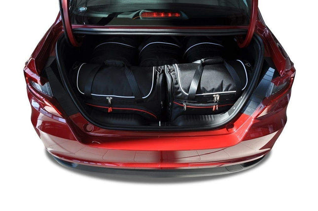 Kjust Kjust Reistassenset voor Fiat Tipo 5-deurs 2016-2023 - Set van 5 Tassen met 3 Roltassen en 2 Vliegtuigtassen Harvest Automotive 1
