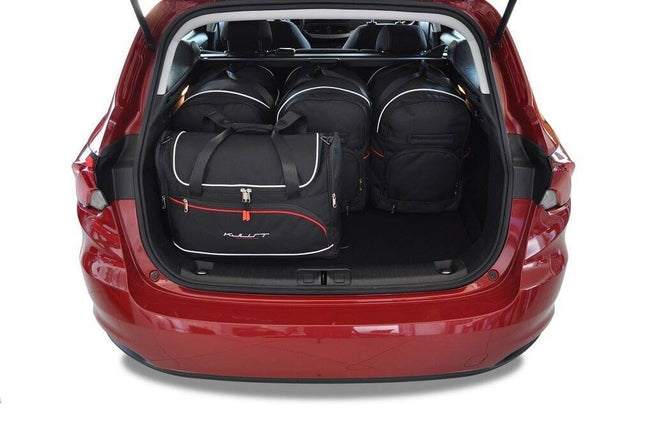Kjust Kjust Reistassenset voor Fiat Tipo Stationwagon 2016-2023 - Set van 5 Tassen met 3 Roltassen en 2 Vliegtuigtassen Harvest Automotive 2