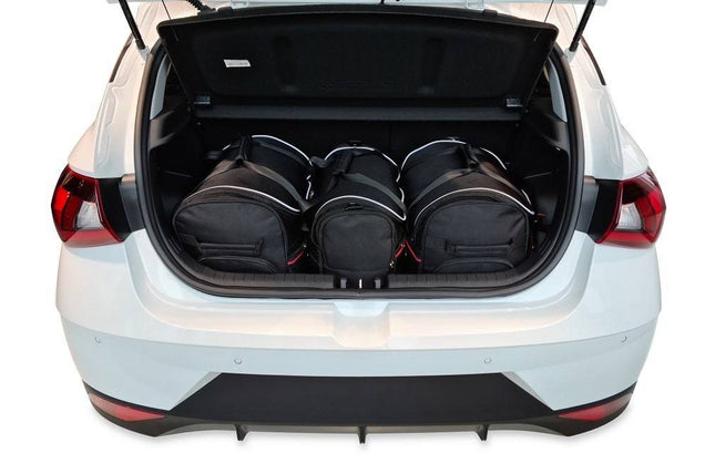 Kjust Kjust Reistassenset voor Hyundai i20 5-deurs vanaf 2020 - Set van 3 Tassen met 2 Roltassen en 1 Vliegtuigtas Harvest Automotive 1