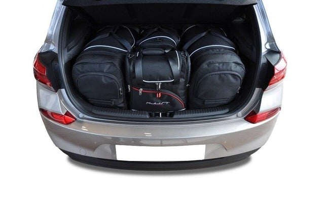 Kjust Kjust Reistassenset voor Hyundai i30 Fastback vanaf 2018 - Set van 4 Tassen met 2 Roltassen 1 Sporttas en 1 Vliegtuigtas Harvest Automotive 1