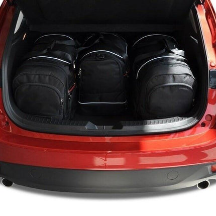 Kjust Kjust Reistassenset voor Mazda 3 Fastback vanaf 2014 - Set van 4 Tassen met 2 Roltassen 1 Sporttas en 1 Vliegtuigtas Harvest Automotive 2