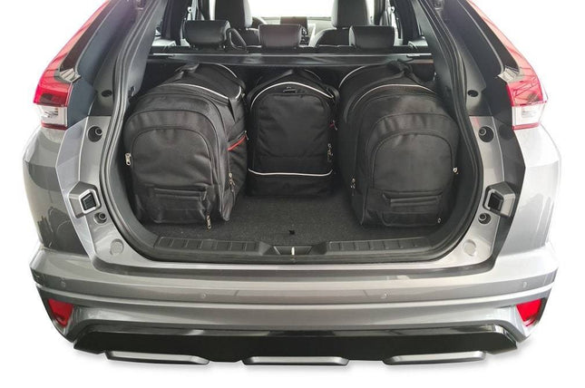 Kjust Kjust Reistassenset voor Mitsubishi Eclipse Cross vanaf 2017 - Set van 4 Tassen met 2 Roltassen 1 Sporttas en 1 Vliegtuigtas Harvest Automotive 2