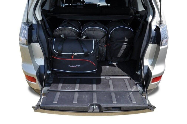 Kjust Kjust Reistassenset voor Mitsubishi Outlander 2007-2013 - Set van 5 Tassen met 3 Roltassen en 2 Vliegtuigtassen Harvest Automotive 2