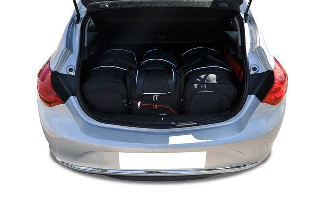 Kjust Kjust Reistassenset voor Opel Astra 5-deurs 2009-2015 - Set van 4 Tassen met 2 Roltassen 1 Sporttas en 1 Vliegtuigtas Harvest Automotive 1