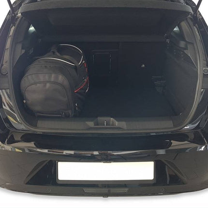 Kjust Kjust Reistassenset voor Opel Astra 5-deurs vanaf 2022 - Set van 4 Tassen met 2 Roltassen 1 Sporttas en 1 Vliegtuigtas Harvest Automotive 4