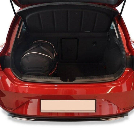 Kjust Kjust Reistassenset voor Seat Leon 5-deurs vanaf 2020 - Set van 4 Tassen met 2 Roltassen 1 Sporttas en 1 Vliegtuigtas Harvest Automotive 4