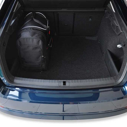 Kjust Kjust Reistassenset voor Skoda Octavia 5-deurs vanaf 2020 - Set van 5 Tassen met 3 Roltassen en 2 Vliegtuigtassen Harvest Automotive 5