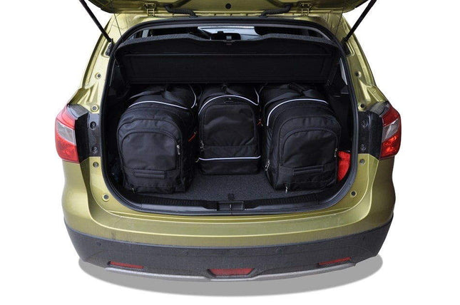 Kjust Kjust Reistassenset voor Suzuki SX4 S-Cross 2013-2021 - Set van 4 Tassen met 2 Roltassen 1 Sporttas en 1 Vliegtuigtas Harvest Automotive 2