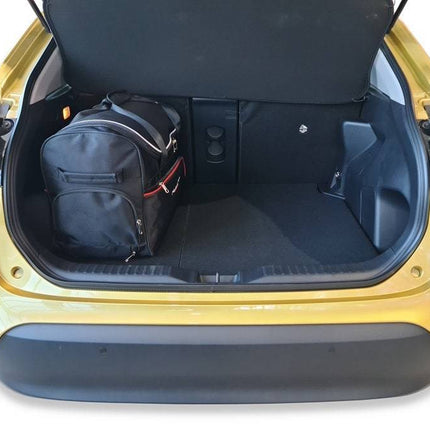 Kjust Kjust Reistassenset voor Toyota Yaris Cross vanaf 2021 - Set van 4 Tassen met 2 Roltassen 1 Sporttas en 1 Vliegtuigtas Harvest Automotive 4
