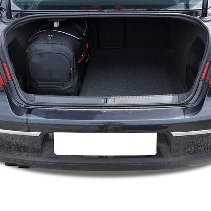 Kjust Kjust Reistassenset voor Volkswagen Passat Sedan 2005-2011 - Set van 5 Tassen met 3 Roltassen en 2 Vliegtuigtassen Harvest Automotive 5