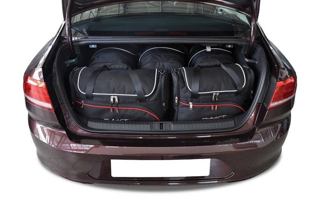 Kjust Kjust Reistassenset voor Volkswagen Passat Sedan 2014-2024 - Set van 5 Tassen met 3 Roltassen en 2 Vliegtuigtassen Harvest Automotive 1