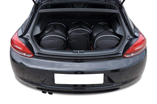 Kjust Kjust Reistassenset voor Volkswagen Scirocco 2008-2017 - Set van 4 Tassen met 2 Roltassen 1 Sporttas en 1 Vliegtuigtas Harvest Automotive 2