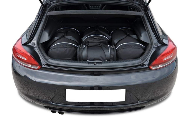 Kjust Kjust Reistassenset voor Volkswagen Scirocco 2008-2017 - Set van 4 Tassen met 2 Roltassen 1 Sporttas en 1 Vliegtuigtas Harvest Automotive 1