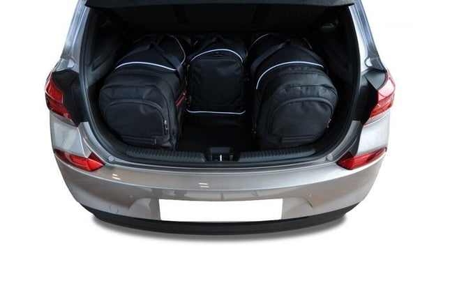 Kjust Reistassenset voor Hyundai i30 Fastback vanaf 2018 - Set van 4 Tassen met 2 Roltassen 1 Sporttas en 1 Vliegtuigtas