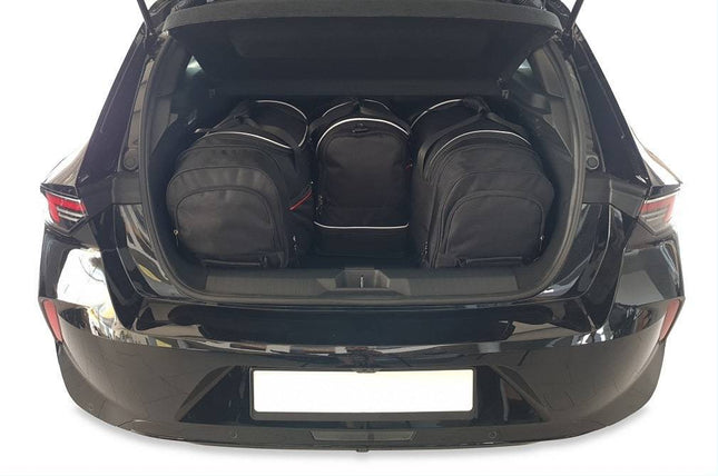 Kjust Reistassenset voor Opel Astra 5-deurs vanaf 2022 - Set van 4 Tassen met 2 Roltassen 1 Sporttas en 1 Vliegtuigtas