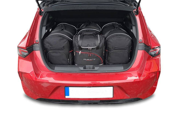 Kjust Reistassenset voor Opel Astra 5-deurs vanaf 2022 - Set van 4 Tassen met 2 Roltassen 1 Sporttas en 1 Vliegtuigtas